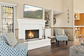 217 Village Bay in Lake Arrowhead, CA - Building Photo - Building Photo