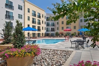 Fenestra at The Square in Rockville, MD - Foto de edificio - Building Photo
