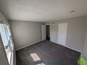 8081 Robinson St in Overland Park, KS - Building Photo - Building Photo