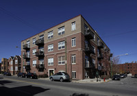 2300 W Diversey Ave in Chicago, IL - Building Photo - Building Photo