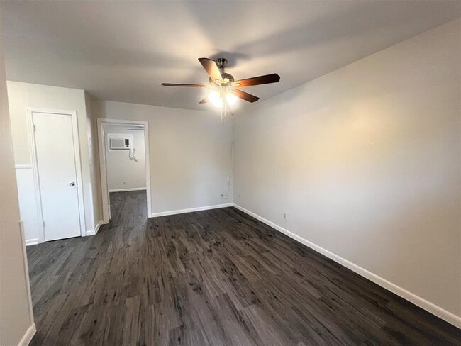 926 E Dean Keeton St in Austin, TX - Building Photo - Building Photo