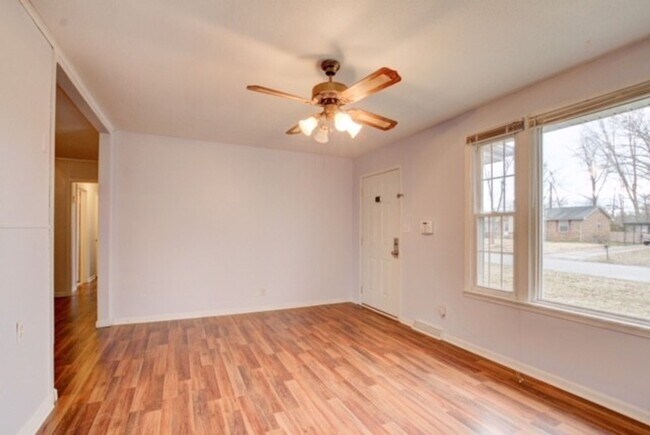 125 Dave Dr in Clarksville, TN - Foto de edificio - Building Photo