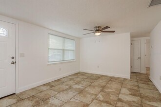 4233 Belle Isle Ct in New Port Richey, FL - Building Photo - Building Photo