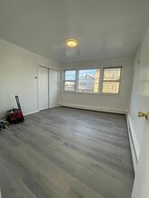 485 Avenue A, Unit 1 in Bayonne, NJ - Foto de edificio - Building Photo