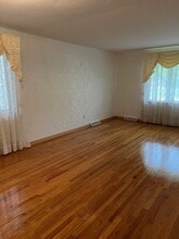 5803 Laurent Dr in Parma, OH - Building Photo - Building Photo