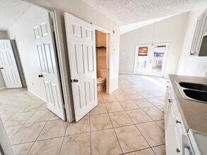 2002 S 10th St in Fort Pierce, FL - Building Photo - Building Photo