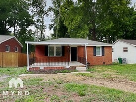 1720 Finchley Dr in Charlotte, NC - Building Photo