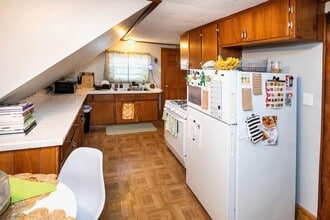 2211 E Holt Ave, Unit 2211A in Milwaukee, WI - Building Photo - Building Photo