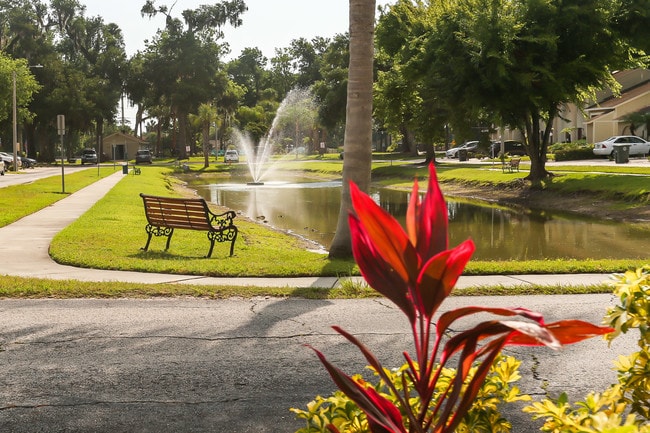 Southern Villas Apartments in Daytona Beach, FL - Building Photo - Building Photo