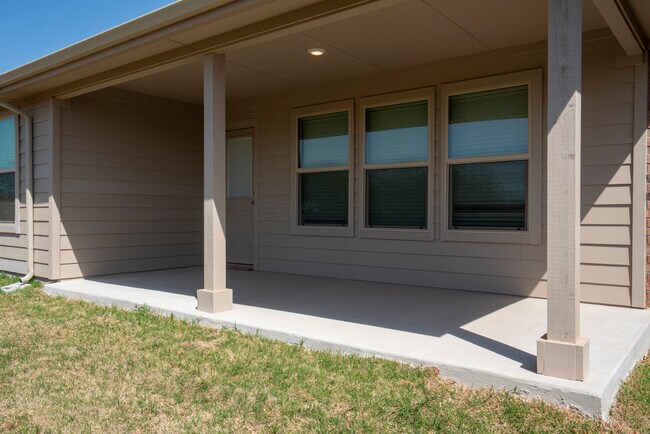 605 Bronze Cir W in Springtown, TX - Building Photo - Building Photo