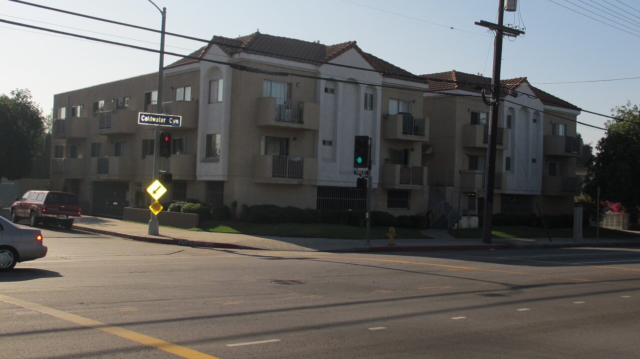 7020 Coldwater Canyon Ave, Unit 104 in Los Angeles, CA - Building Photo