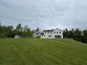 81 Pine Tree Ln in Manchester, VT - Building Photo - Building Photo