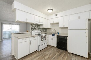 Rock Island Apartments in Irving, TX - Building Photo