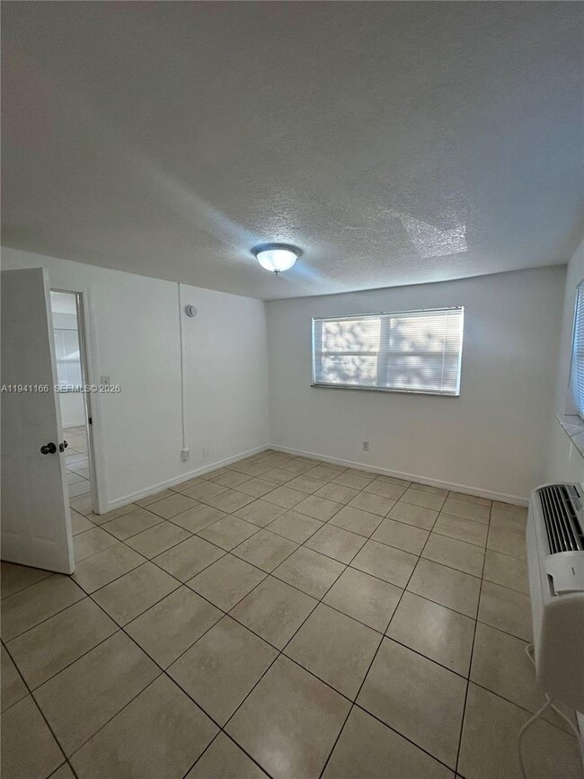 1126 SW 15th Terrace in Davie, FL - Building Photo - Building Photo