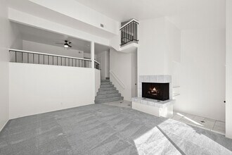 3216 Caminito Eastbluff, Unit 65 in La Jolla, CA - Building Photo - Building Photo