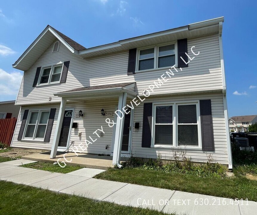 1956 Hastings Dr in Hoffman Estates, IL - Building Photo