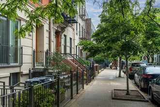 592 Leonard St in Brooklyn, NY - Foto de edificio - Building Photo