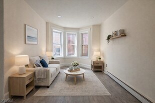 529 Elizabeth Ave in Elizabeth, NJ - Building Photo