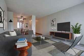 7238 SW Garden Home Rd in Portland, OR - Building Photo - Building Photo