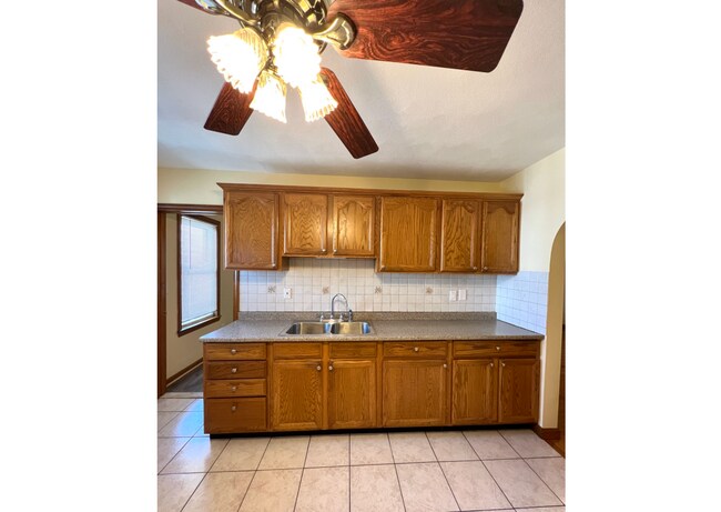 227 Holland St, Unit 2 in Somerville, MA - Building Photo - Building Photo