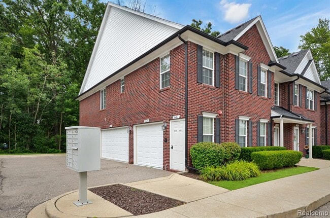 8425 Williamstown Dr in Shelby Township, MI - Building Photo - Building Photo