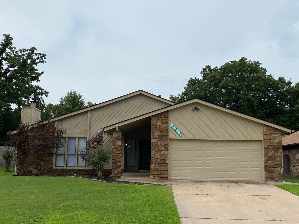 6910 E 98th St in Tulsa, OK - Building Photo