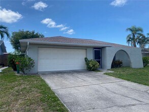 9801 Owlclover St in Ft. Myers, FL - Building Photo - Building Photo