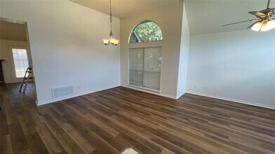 320 Pebblebrook Ln in Glenn Heights, TX - Building Photo - Building Photo