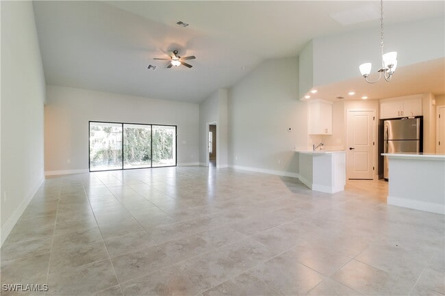 3741 Kitty Hawk Dr in Ft. Myers, FL - Building Photo - Building Photo