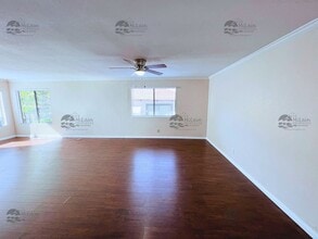 955 Postal Way in Vista, CA - Building Photo - Building Photo