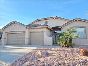 9620 W Gilmore Ave in Las Vegas, NV - Building Photo - Building Photo