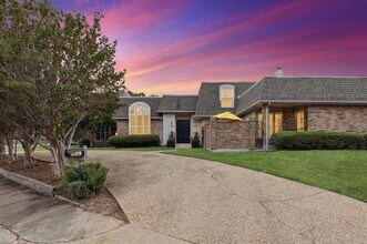 10541 Berry Knoll Dr in Dallas, TX - Building Photo - Building Photo