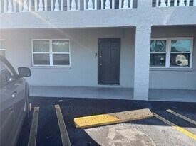 6080 22nd Ave N, Unit 3 in St. Petersburg, FL - Building Photo