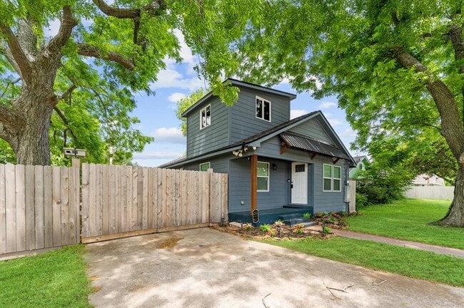 325 S Bell Dr in Texas City, TX - Building Photo - Building Photo