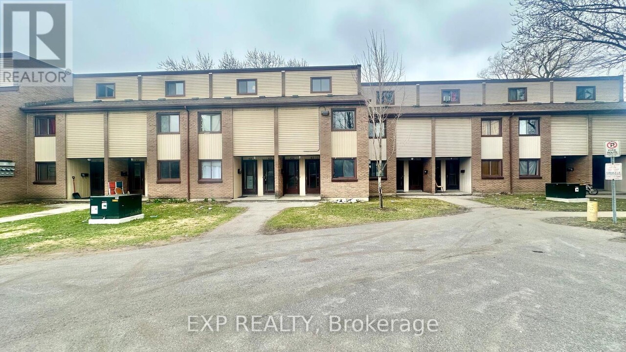 1200-1200 Courtland Ave E in Kitchener, ON - Building Photo