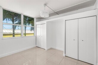 3180 SW 22nd St in Miami, FL - Building Photo - Building Photo
