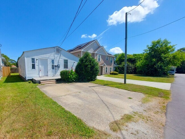 property at 810 Griffin St