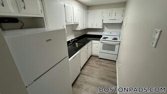 799 Farm Rd in Marlborough, MA - Building Photo