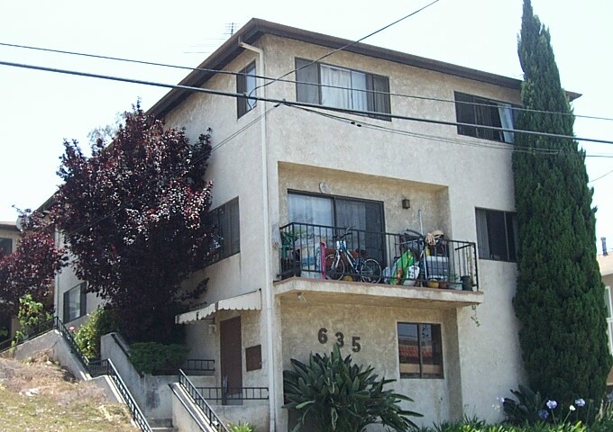 635 W 5th St in San Pedro, CA - Building Photo