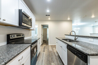 1104 N Englewood Ave in Lubbock, TX - Building Photo - Building Photo