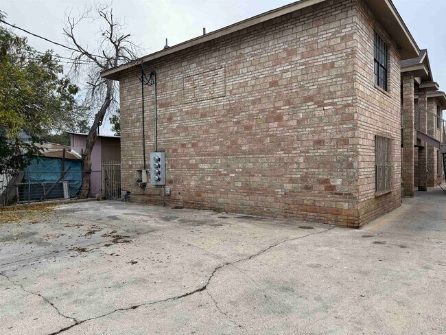 2807 Garfield St in Laredo, TX - Building Photo - Building Photo