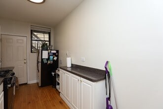 724 W Roscoe St in Chicago, IL - Building Photo - Building Photo