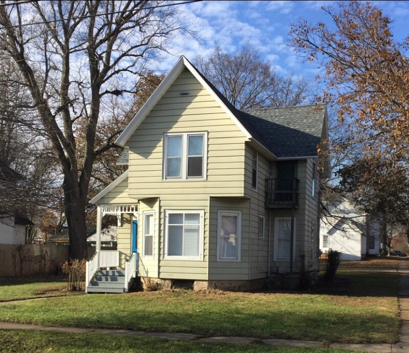 958 Bluff St in Beloit, WI - Building Photo