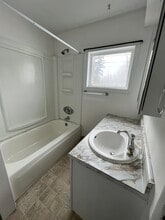 4404 Forrest Rd, Unit 2 in Anchorage, AK - Foto de edificio - Building Photo