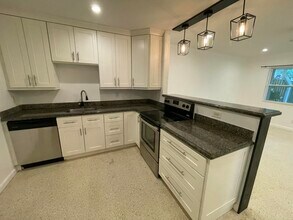 842 SW 12th Ct in Fort Lauderdale, FL - Foto de edificio - Building Photo