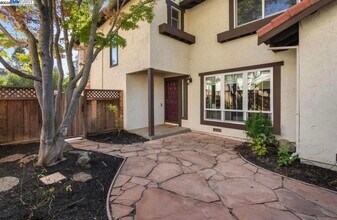 725 Old Creek Rd in Danville, CA - Building Photo - Building Photo