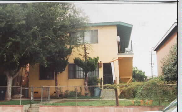 4260 Capistrano Way in Los Angeles, CA - Building Photo