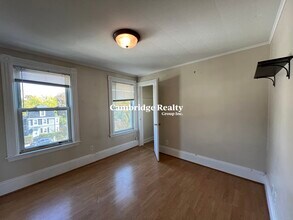 33 Wheatland St, Unit 3 in Somerville, MA - Foto de edificio - Building Photo