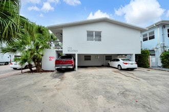 759 Meridian Ave in Miami Beach, FL - Foto de edificio - Building Photo