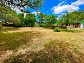 816 Lamar St in Kerrville, TX - Building Photo - Building Photo